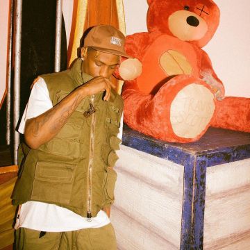 The vest tactical worn by Travis Scott on his account Instagram