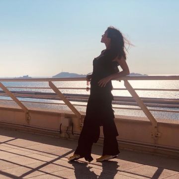 Les sneakers Balenciaga Speed Knit The Power Of Dreams Yellow Sock portées par Jenifer sur son compte Instagram @jeniferofficiel