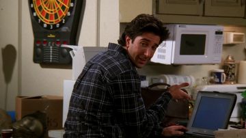 Apple ordinateur Portable utilisé par le Dr Ross Geller (David Schwimmer) Amis (S05E07)