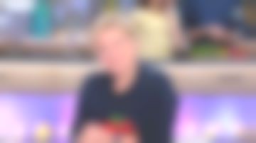 Sweat POMME D'AMOUR de Anne-Élisabeth Lemoine dans C à vous du 29/03/2019