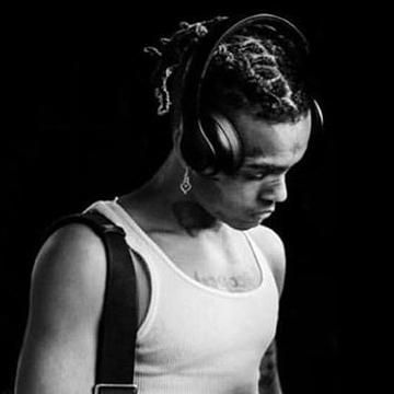 Beats wireless headphones worn by XXXTentacion in In­sta­gram Ac­count of @Hero­in­fa­ther.xx