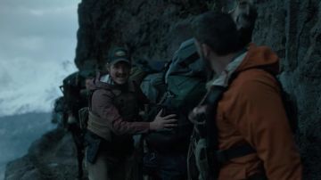 Kühl Rain jacket worn by Francisco 'Catfish' Morales (Pedro Pascal) in Triple Frontier