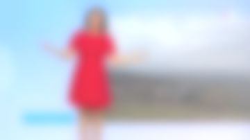 La robe rouge de Anaïs Baydemir dans Météo 2 du 08/03/2019