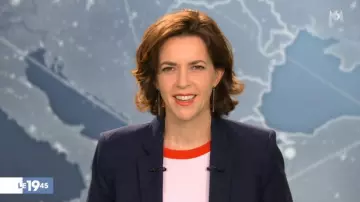 The Sweater viscose color block of Nathalie Renoux in The 19:45 M6 of the 25/01/2019