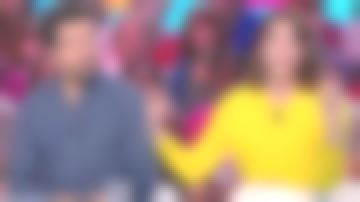 THE KNIT WAS VERTICAL STRIPES( same, different color) Julia Molkhou in Bons baisers d Europe