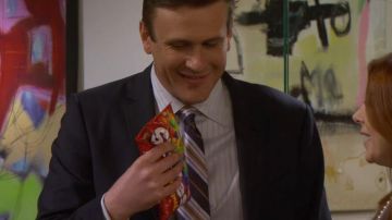 Skittles Candy eaten by Marshall Eriksen (Jason Segel) in How I Met Your Mother (S08E18)