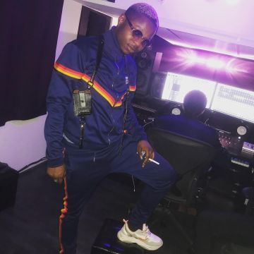 La veste bleue à bandes Sixth June de Leto sur son compte Ins­ta­gram @Le­top­so­thug