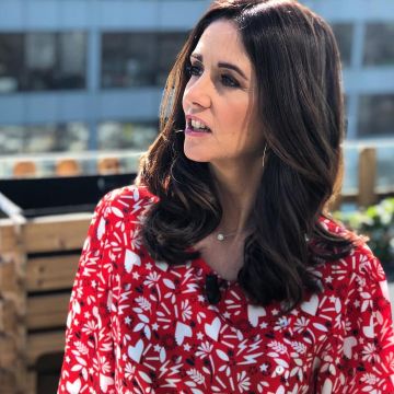 The top printed Carolina Munoz on the account instagram @caroline_munoz_officiel