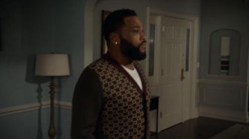 Gucci G Carré Cardigan Avec Tiger porté par Andre "Dre' Johnson (Anthony Anderson) black-ish (S05E16)