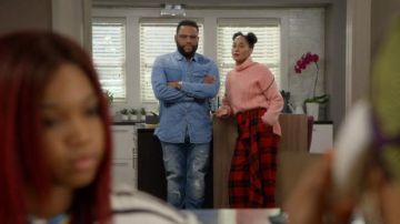 Sportmax Lipari pull en cachemire porté par arc-en-ciel Johnson (Tracee Ellis Ross) black-ish (S05E16)