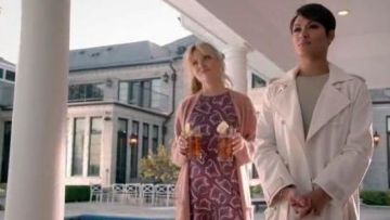 Gabardina de Yves Saint Laurent de Anika Calhoun (Grace Byers) en Imperio (S02E09)