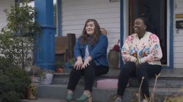 Rachel Comey Bose Low Clog usado por Annie Easton (Aidy Bryant) en Shrill (S01E03)