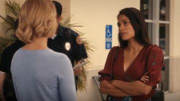 Joie Anevy Floral Soie Bouton-Avant Ruffle Haut porté par Rosario Dawson dans Jane the Virgin (S05E01)