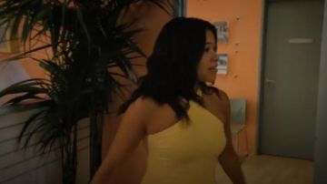 Probablemente Ashland Halter Sleeveless Fit y Flare Short Dress usado por Jane Villanueva (Gina Rodriguez) en Jane the Virgin (S05E01)
