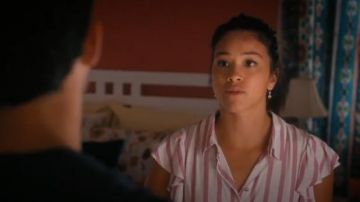 Peggi Li Lotus Pearl Pendientes usados por Jane Villanueva (Gina Rodriguez) en Jane the Virgin (S05E01)