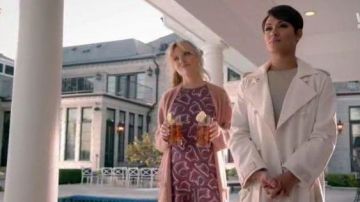 La théorie Brindina Robe portée par Rhonda Lyon (Kaitlin Doubleday) dans l'Empire (S02E09)