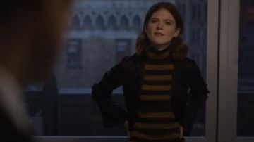 Alice + Olivia Roberta Jersey metálico de cuello de tortuga de manga larga usado por Maia Rindell (Rose Leslie) en The Good Fight (S03E03)