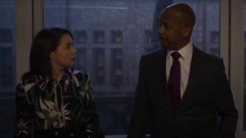 Diane Von Furstenberg Camisa con estampado floral usada por Marissa Gold (Sarah Steele) en The Good Fight (S03E03)