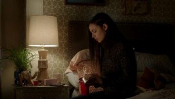 Madewell Colorfleck Ribbed Turtleneck Sweater worn by Ava Jalali (Sofia Carson) in Pretty Little Liars: The Perfectionists (S01E02)