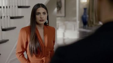 The combination of orange A. L. C. Crystal Jennings (Ana Brenda Contreras) in Dynasty S02E16