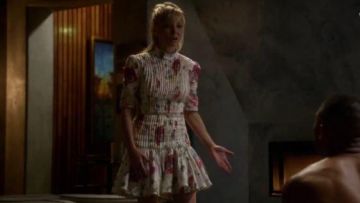 Zimmermann Méfait Corset Lacé Robe portée par Rhonda Lyon (Kaitlin Doubleday) dans l'Empire (S03E01)