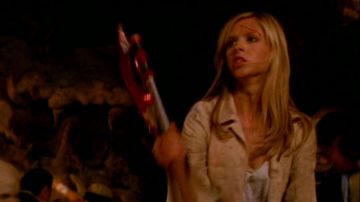 The false Buffy Summers (Sarah Michelle Gellar) in Buffy the vampire slayer S07E22