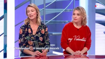 La sudadera de ladrillo de terciopelo rojo My Valentine de Anne Marivin en el programa C'est au del 02/04/2019