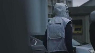 La chaqueta EQT que lleva Tayz en el clip Mondeo de Le Club
