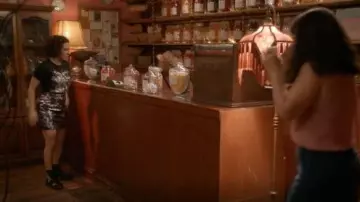 Doc Martens 1460 VONDA II worn by Ilana Wexler (Ilana Glazer) in Broad City (S05E08)