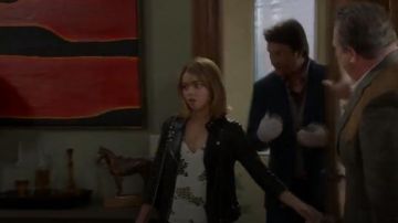 A. L. C. Renne Haut porté par Haley Dunphy (Sarah Hyland) dans la Famille Moderne (S08E07)
