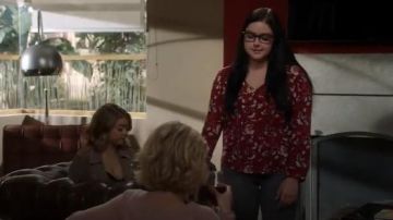 Hinge Peasant Blouse in Red Sun Winding Floral worn by Alex Dunphy (Ariel Winter) in Modern Family (S08E08)