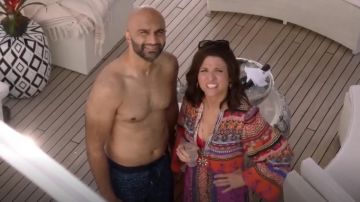 Etro Paisley Print Tie Neck Gown usado por Selina Meyer (Julia Louis-Dreyfus) en Veep (S06E06)