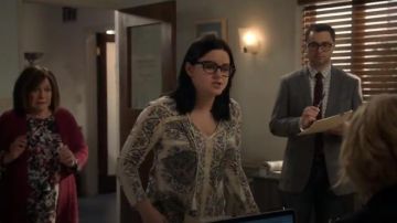 Lucky Brand Placed Print V-neck Blouse worn by Alex Dunphy (Ariel Winter) in Modern Family (S08E12)