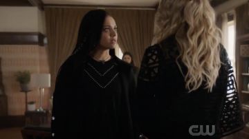 Maje Tabloid bead-embellished woven T-shirt worn by Jada Shields (Aleyse Shannon) in Charmed S01E17