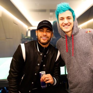 The Nike cap Just Do It in black to Neymar on his account Instagram