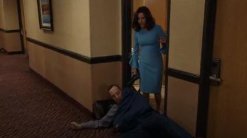 Michael Kors Ruffle Sleeve Stretch Wool Sheath Dress usado por Selina Meyer (Julia Louis-Dreyfus) en Veep (S07E01)