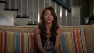 Peuple libre Sur le Dessus du Réservoir porté par Haley Dunphy (Sarah Hyland) dans la Famille Moderne (S09E02)