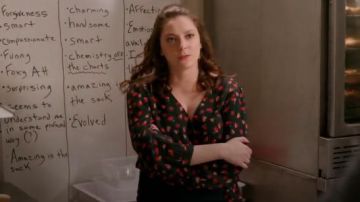 Velours Rayla Imprimé Manches 3/4, Wrap Top porté par Rebecca Tas (Rachel Bloom) dans Crazy Ex-Girlfriend (S04E15)