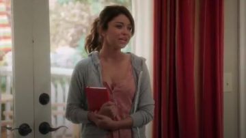 Lush Ribbed Henley Tank worn by Haley Dunphy (Sarah Hyland) in Modern Family (S09E03)