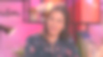 La blouse bleu fleurie de Marie Perarnau dans La maison des maternelles le 03.04.2019