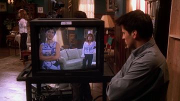 Vintage Sony de TÉLÉVISION regardée par Joey Tribbiani (Matt LeBlanc) Amis (S07E15)