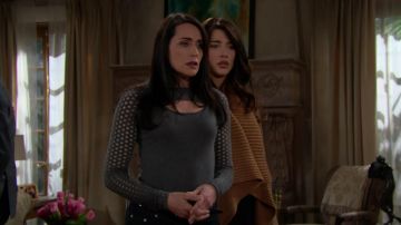 Bailey 44 Découpe Chandail porté par Rena Sofer sur Le Gras et la Belle (S32E123)