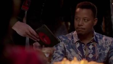Versace Domino Foulard de Soie Shirt porté par Lucious Lyon (Terrence Howard) dans l'Empire (S03E17)
