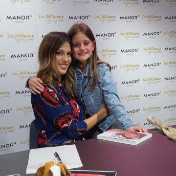 The printed shirt of Iris Mittenaere on the account instagram @irismittenaeremf