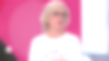 El mensaje sudadera "Friends first" de Sylvie Adigard en el programa C'est au el 04.04.2019