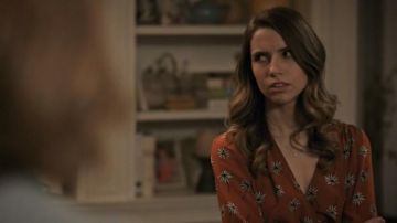 Madewell Daylight Fresh Daisies Silk Top usado por Stephanie 'Stevie' McCord (Wallis Currie-Wood) en Madam Secretary (S05E18)