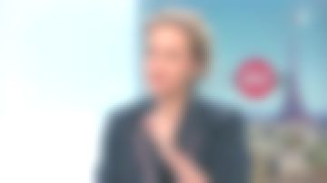 La chaqueta blazer a rayas, borde contrastante en el cuello de Caroline Roux en Télématin el 04.04.2019