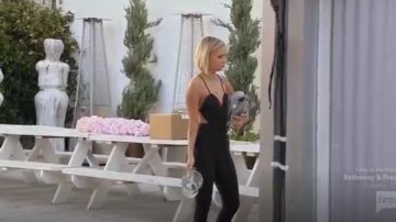 Lovers + Friends Let's Be Real Playsuit usado por Ariana Madix en Vanderpump Rules (S06E09)