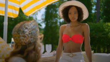 Marysia Nager Antibes Pétoncle Haut de Bikini porté par Monica Colby (Wakeema Hollis) dans Dynastie (S01E04)