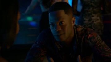 Camisa Black Monkey Print Slim Fit Button-Down usada por Jeff Colby (Sam Adegoke) en Dynasty (S01E04)